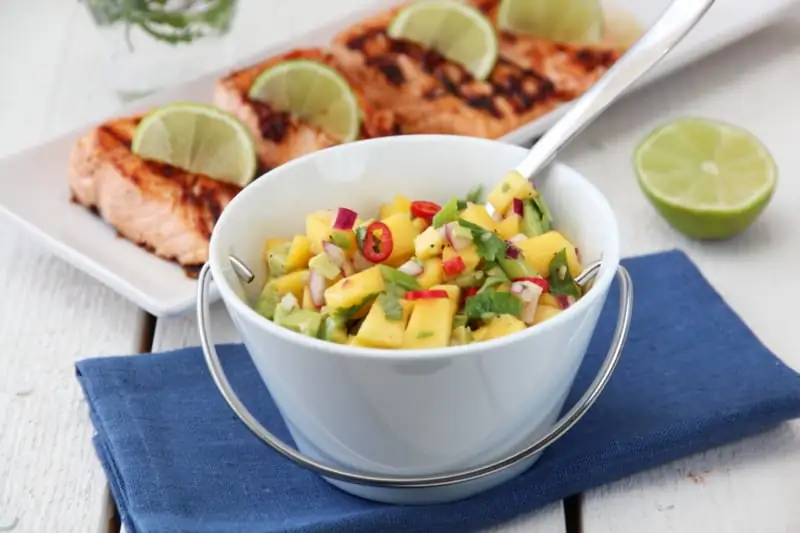 Asiatisk laks med mangosalsa