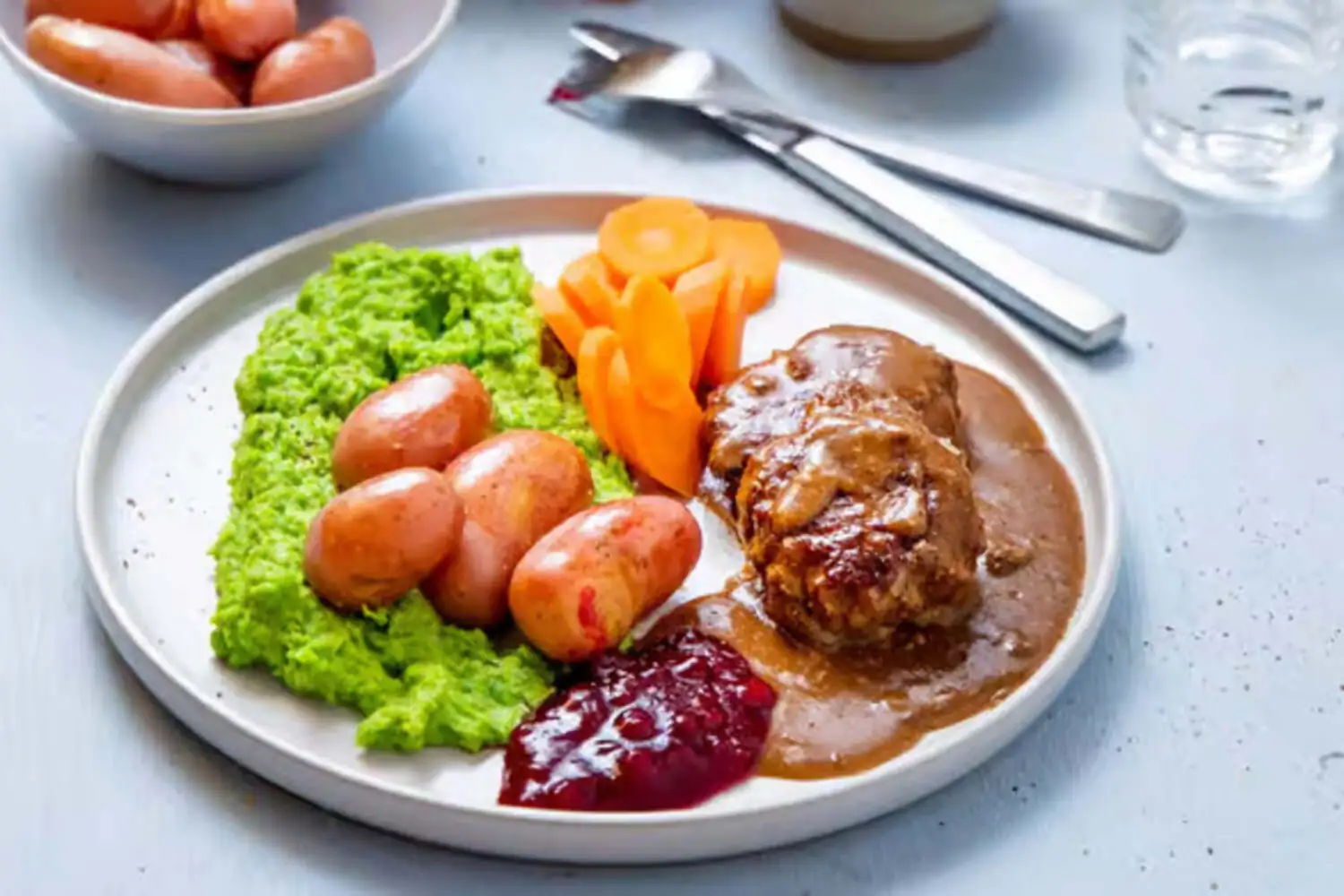 Kjøttkaker i brun saus